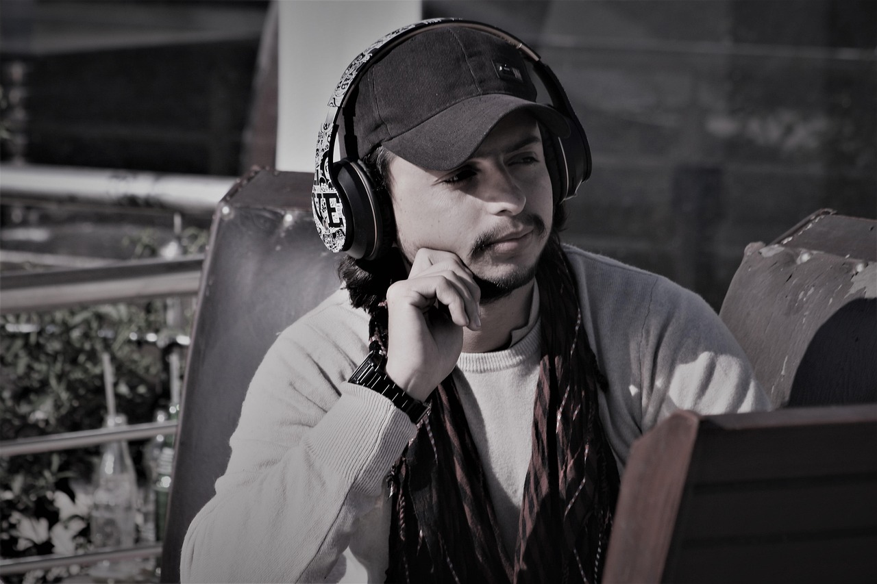 mianwali, pakistani man, outdoors, portrait, headphones